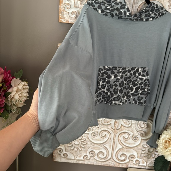 ZENANA | Leopard Sweater Hoodie Women’s Medium - Picture 5 of 10